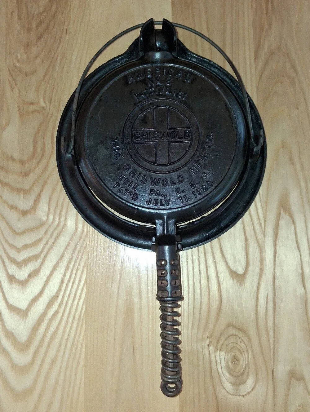 Griswold #8 Waffle Iron With Base